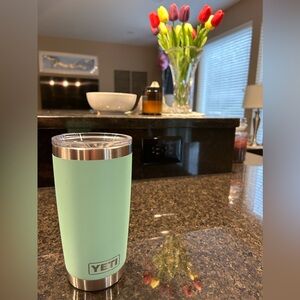 Yeti 20oz Rambler
